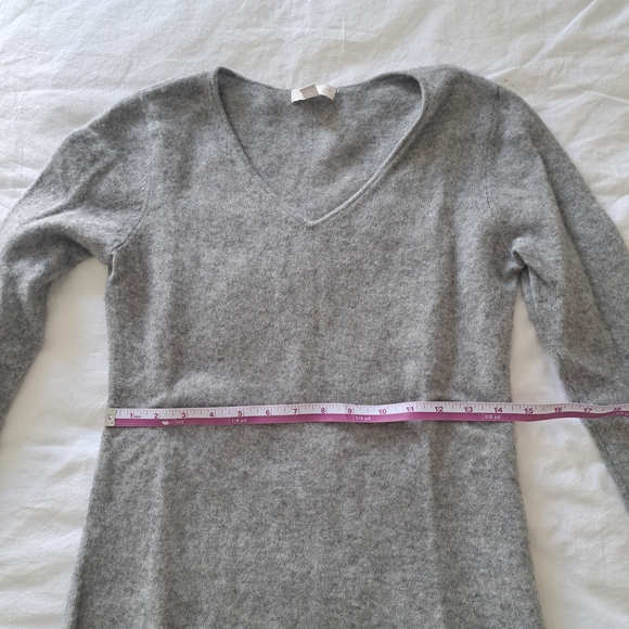 Gray Cashmere Sweater - Picture 4 of 4